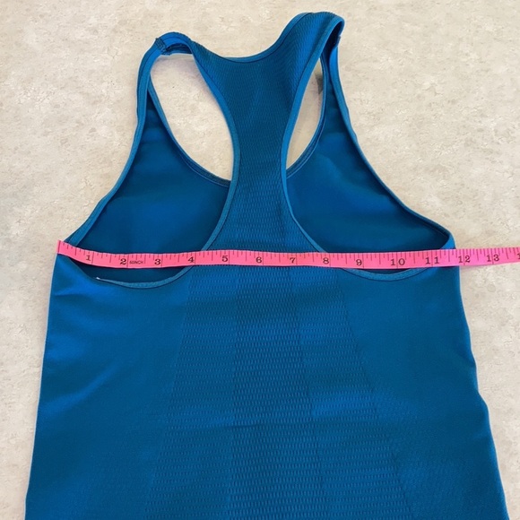 Nike Breathable Compression Teal workout tank - Picture 8 of 9
